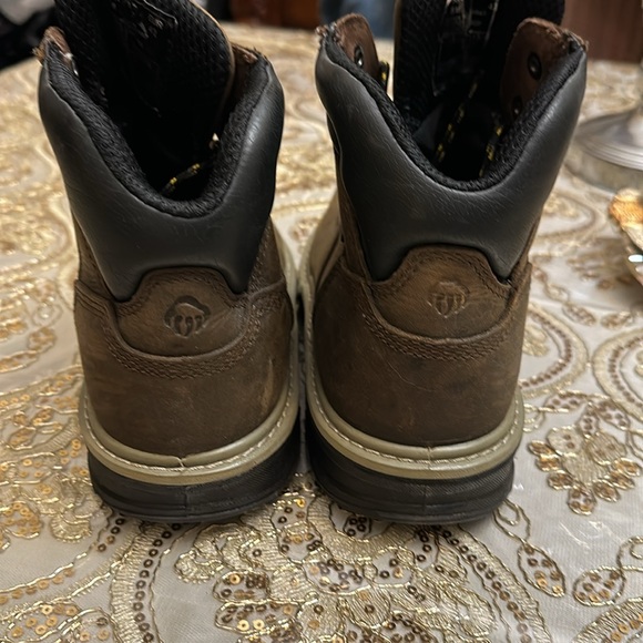 Wolverine mens boots size 8 US. Steel toe lightly warn small scuff on steel toe - Picture 4 of 11